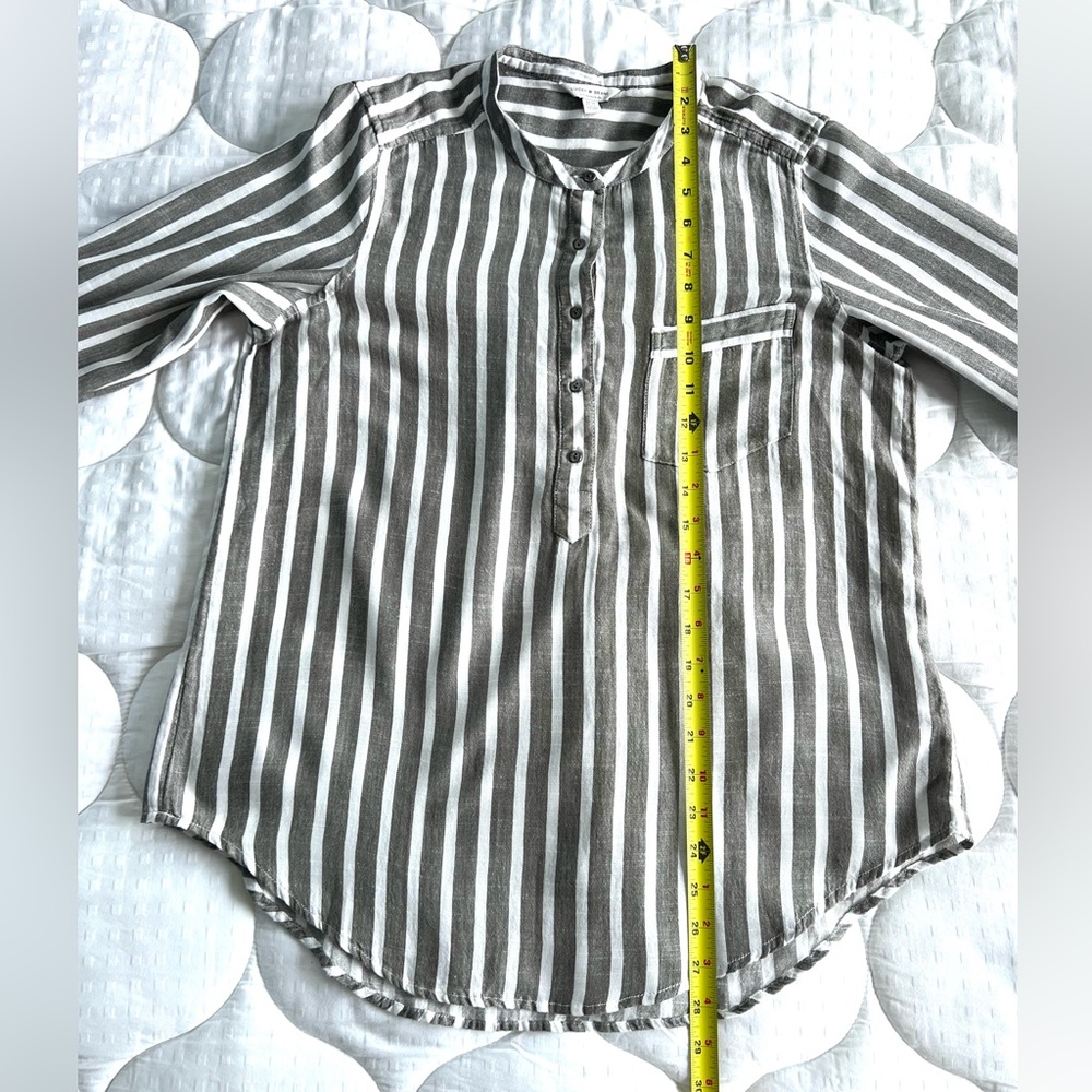 Lucky Brand EUC White Gray Vertical Stripes Blouse Long Sleeve Roll Tab Size M - Picture 6 of 16